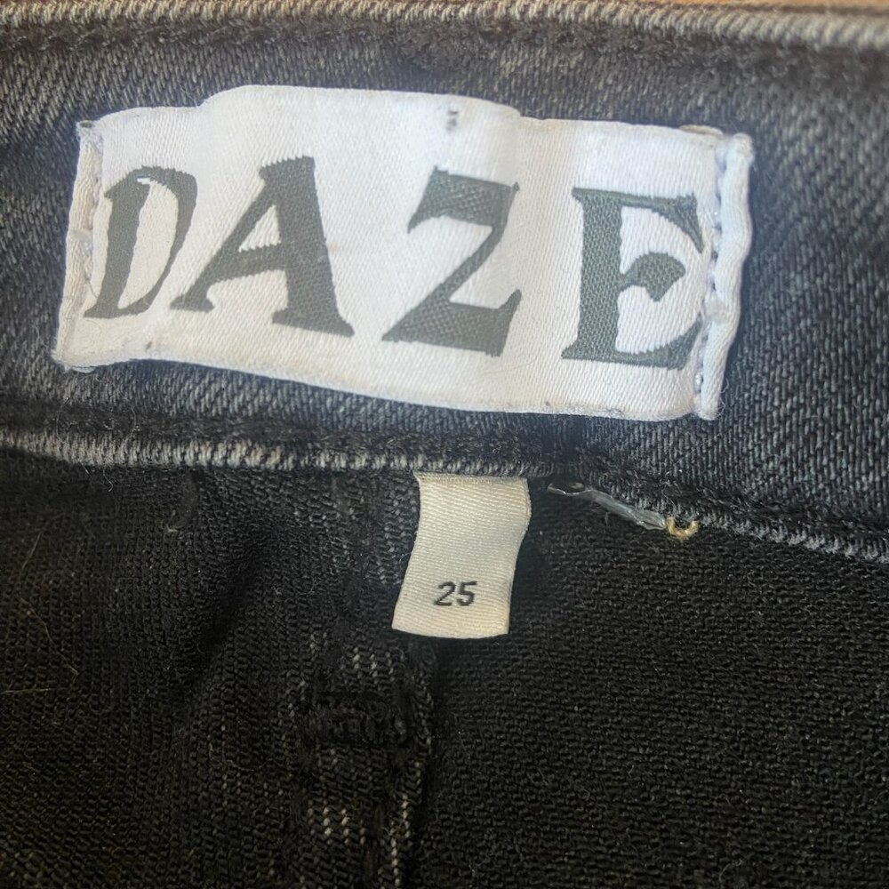 EUC Daze Faded Black Raw Hem Hug Skinny Jeans Sz 25 - Picture 3 of 6